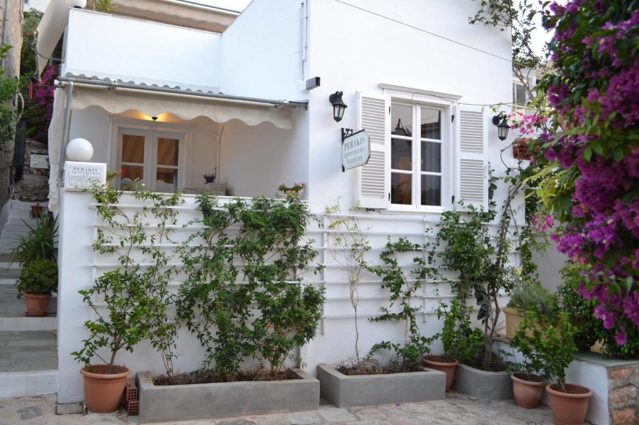 Perakis Apartments Hydra  Esterno foto