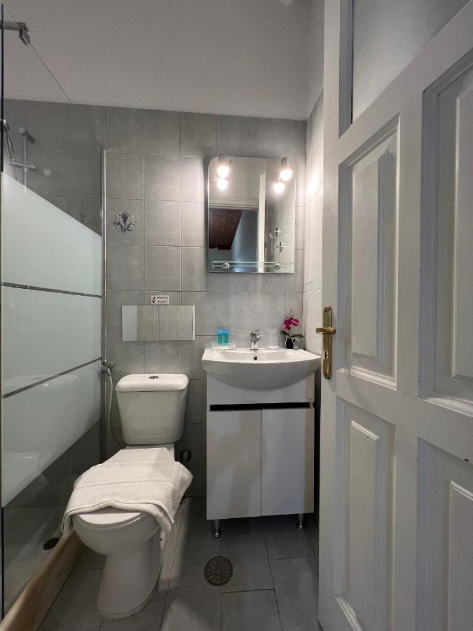 Perakis Apartments Hydra  Esterno foto