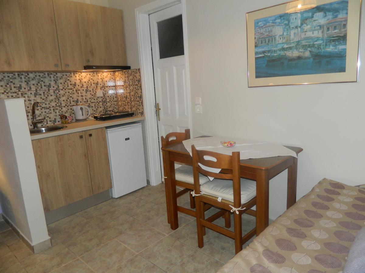 Perakis Apartments Hydra  Esterno foto