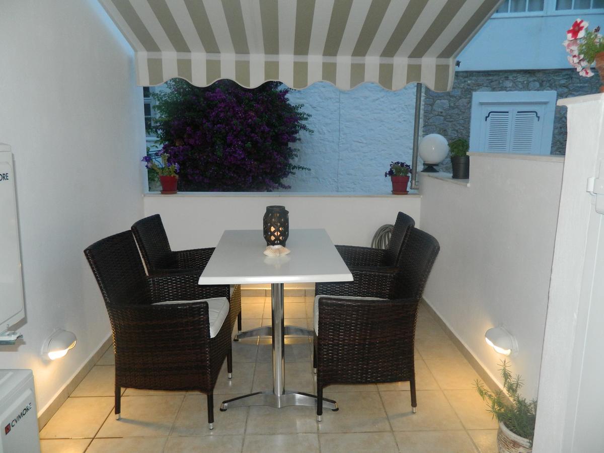 Perakis Apartments Hydra  Esterno foto